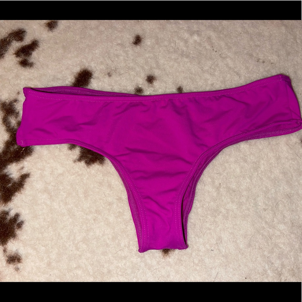 Cheeky bikini bottoms